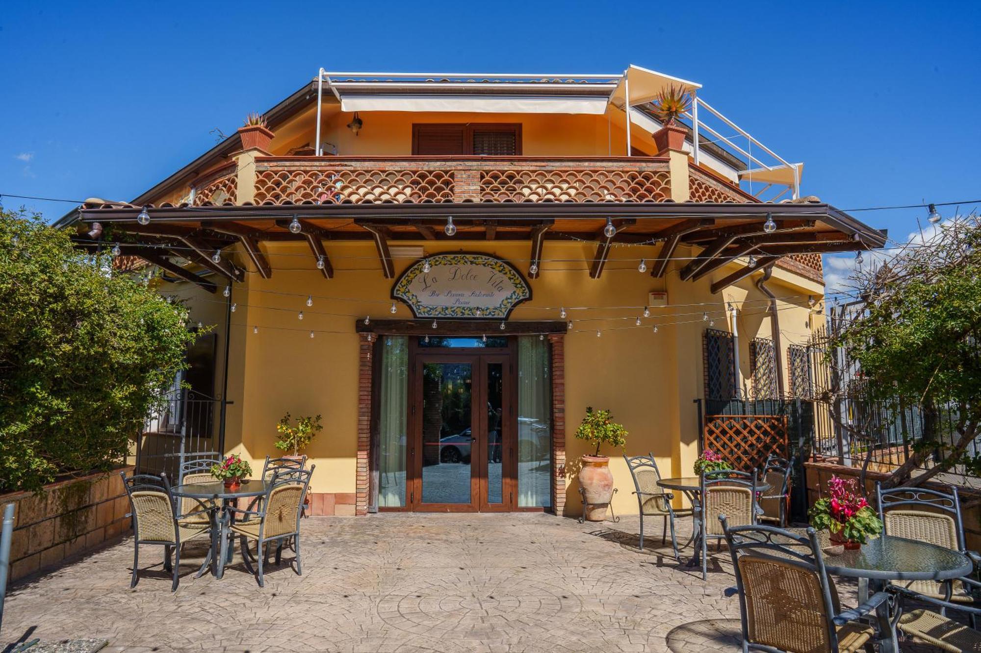 La Dolce Vita Regalbuto Exterior photo